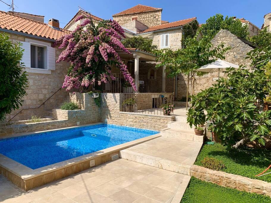 Heritage House Dvor Sutivan Exterior photo